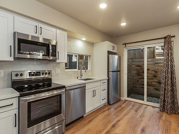 3rd image of 1042 S Donovan St #1