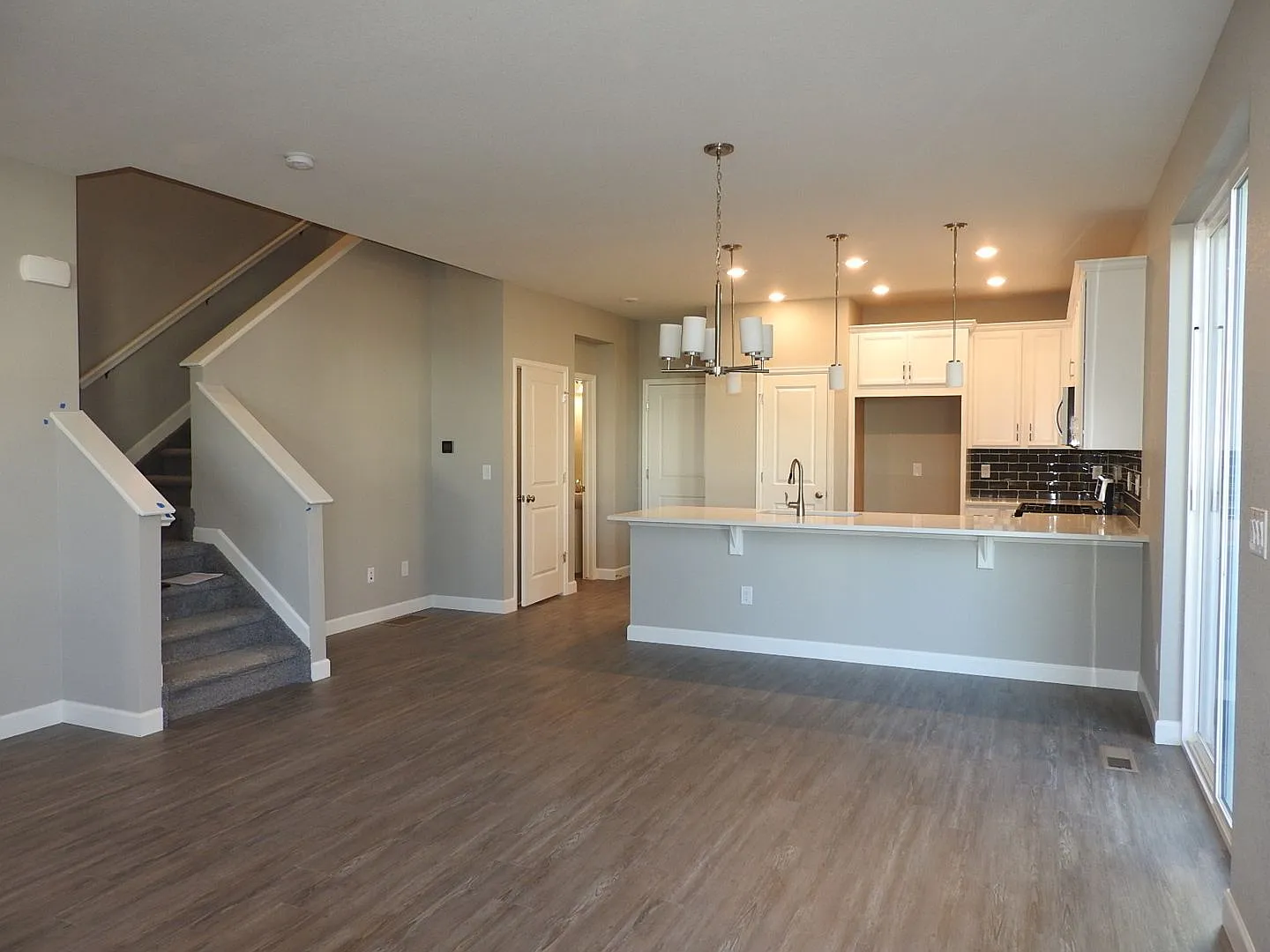 3 bed, 2.5 bath, 1934 sqft, $2,995 — Photo 3
