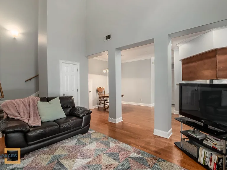 3218 Veterans Memorial Pkwy — Photo 13