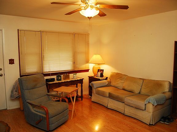 4th image of 2321 W Greenwood Ave