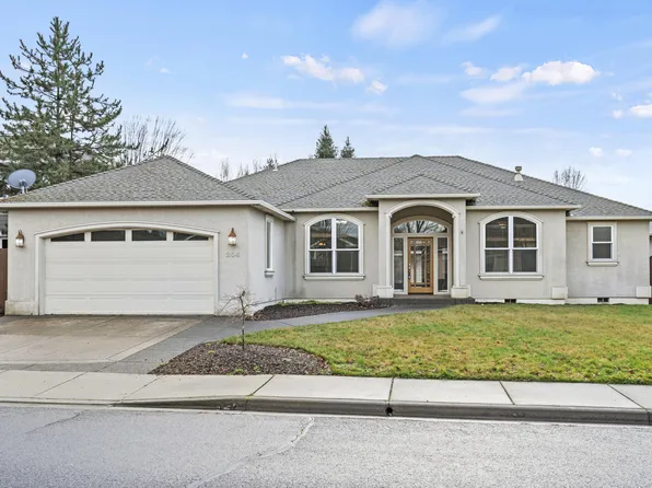 204 Bellerive Dr, Eagle Pt, OR 97524