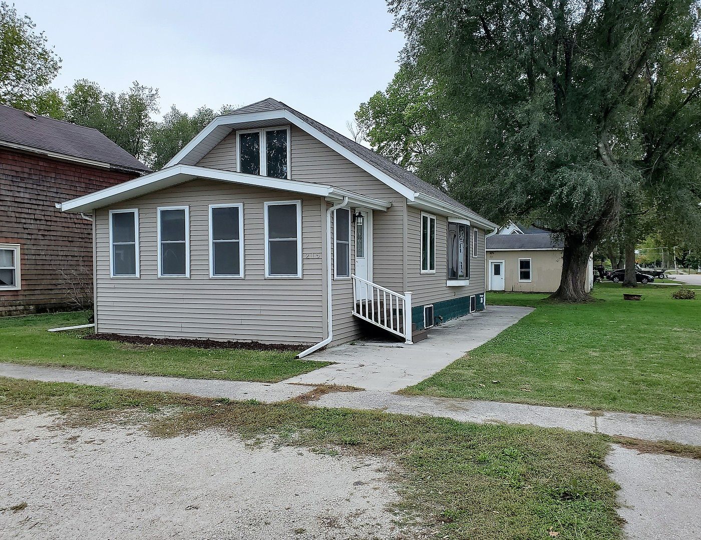 215 1st Ave, Lyndon, IL 61261 Zillow