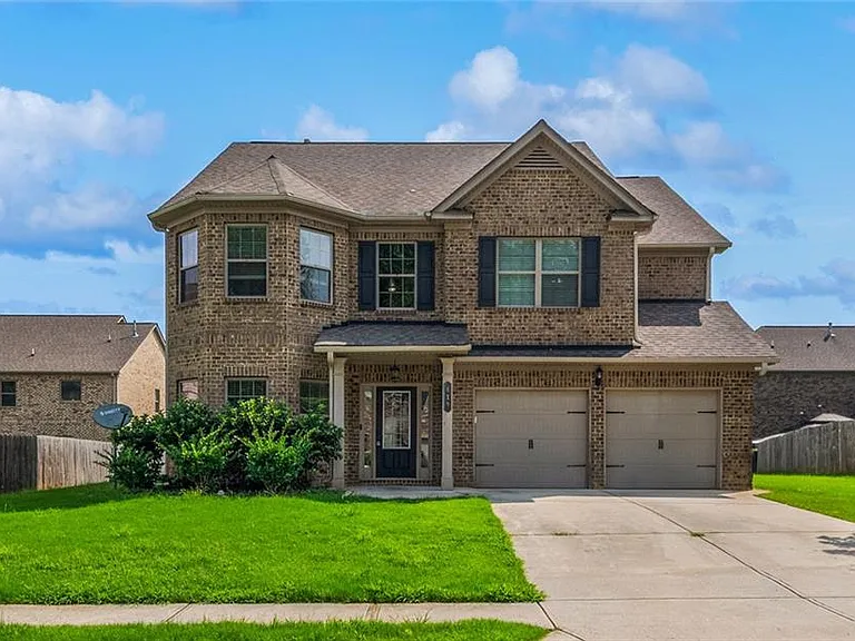419 Live Oak Pass — Photo 1