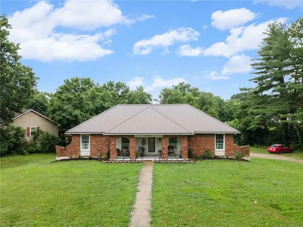 205 E Dauxville Dr, Richmond, MO 64085