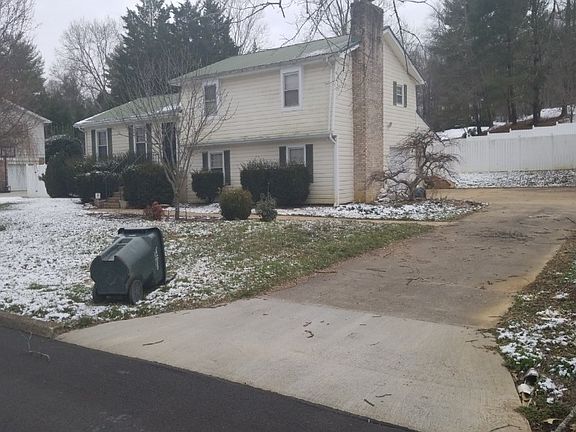 2nd image of 611 Oak Hills Pkwy