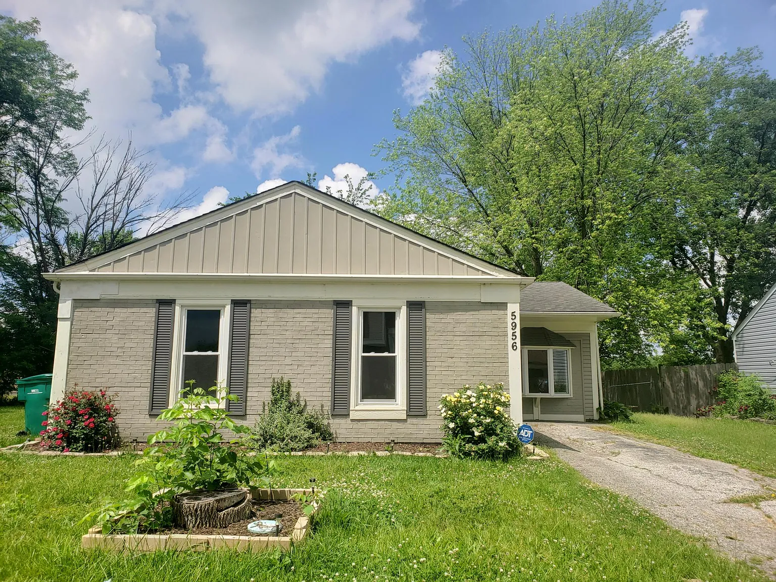3 bed, 1250 sqft, $1,845 — Photo 1