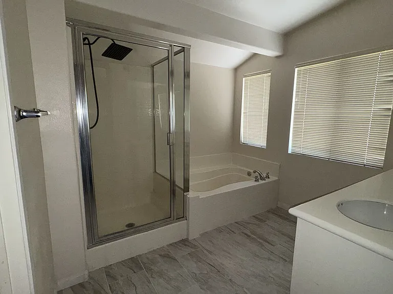 9465 Nickellaus Ct — Photo 12