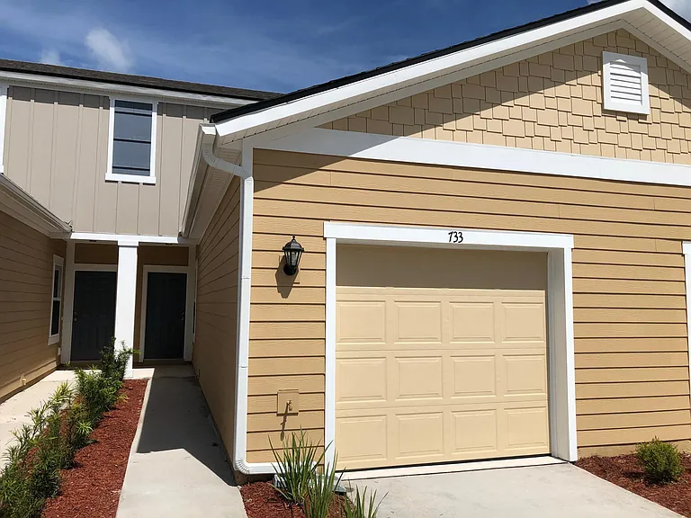 733 Servia Dr — Photo 1