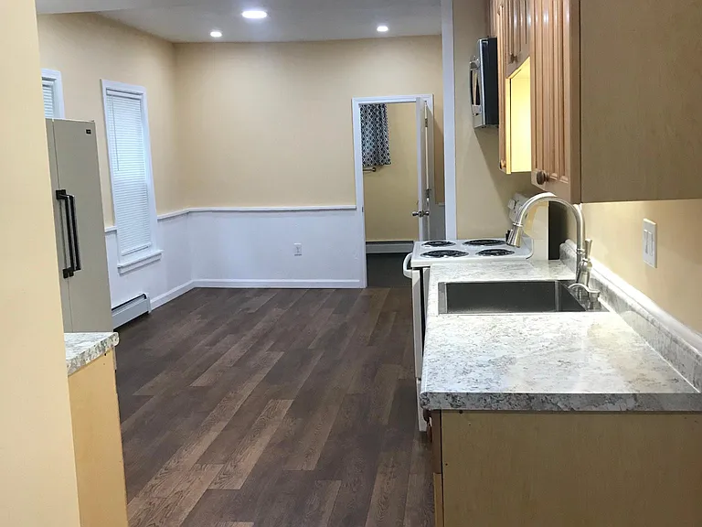 109 Parker St — Photo 11