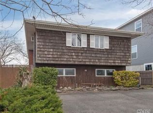 24 Suffolk Rd, Island Park, NY 11558