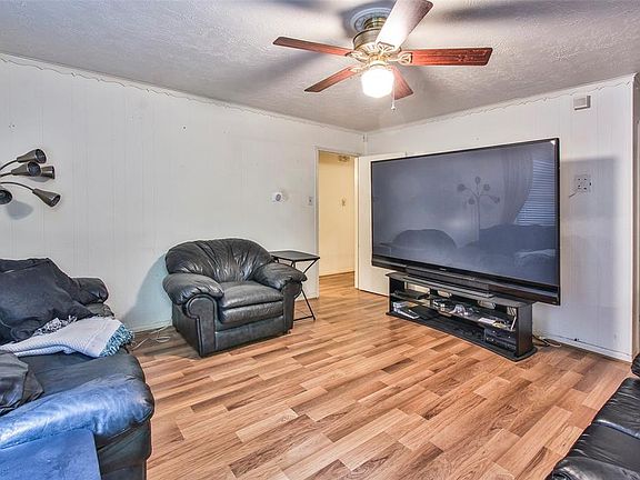 3rd image of 4121 Donerail Dr