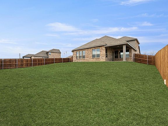 5th image of 310 Ridge Dr