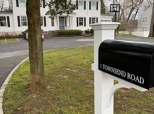 1 Townsend Rd, Glen Cove, NY 11542