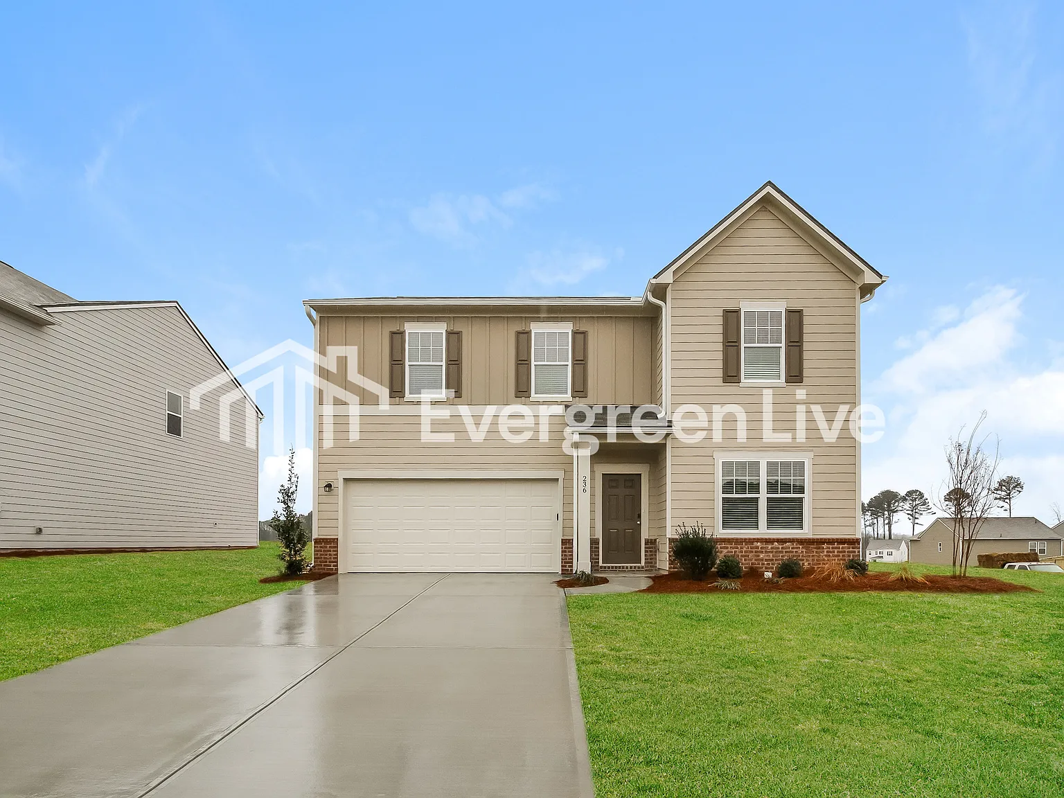 4 bed, 2.0 bath, 2401 sqft, $2,120 — Photo 2