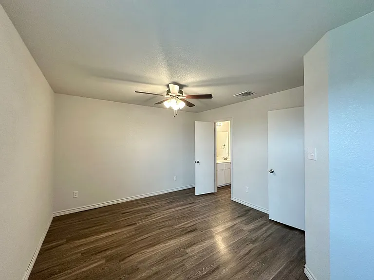 1837 Clovis Dr — Photo 23