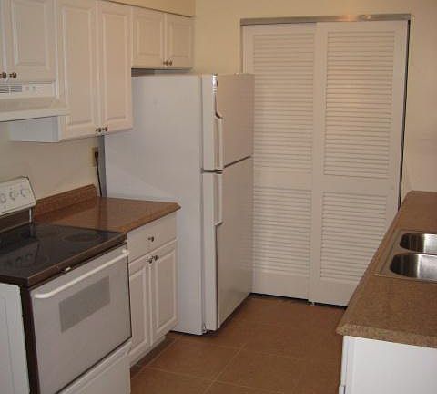 3rd image of 1419 Esic Dr #5
