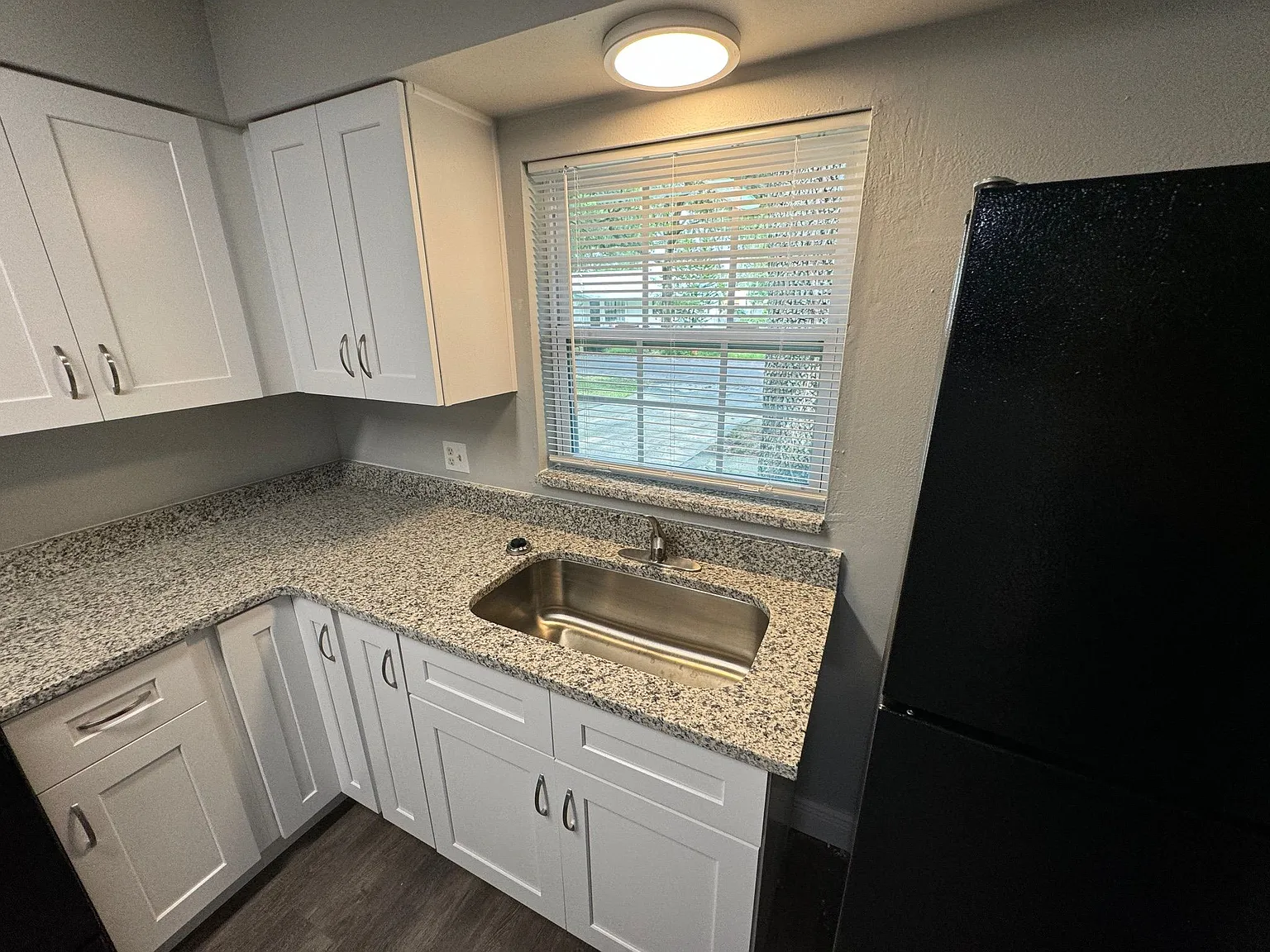 2 bed, 1.0 bath, 1023 sqft, $1,650 — Photo 2