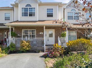 208 Green Village Ln, Dartmouth, NS B2Y4V4
