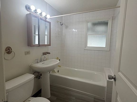 5th image of 2211 W Olympic Ave