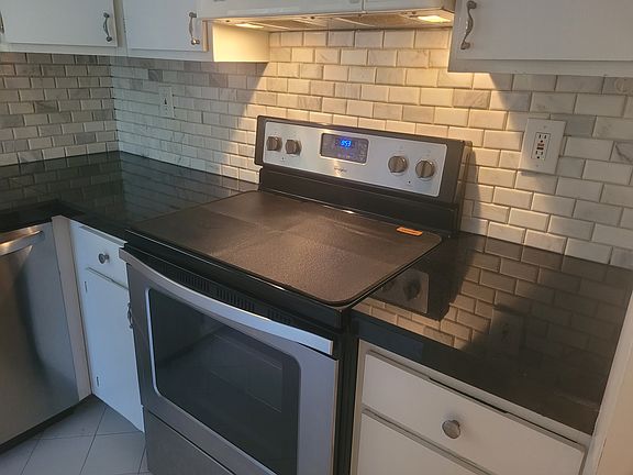 4th image of 75 Greenway Close