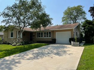 471 Lilac Ln, Elk Grove Village, IL 60007
