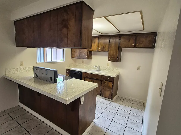 1704 Floyd Ave — Photo 4