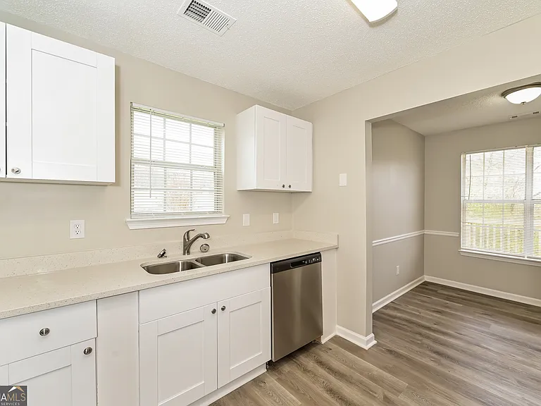 1204 Redbud Ct — Photo 9