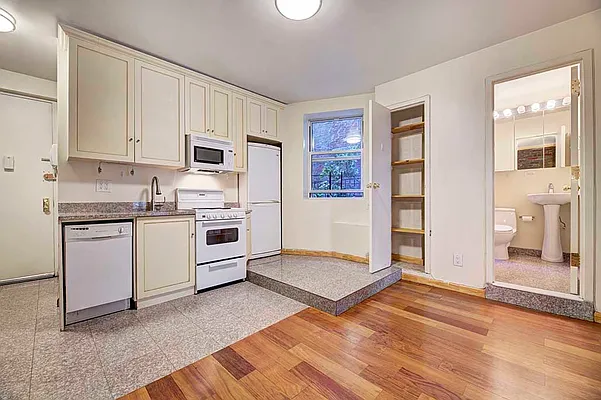 Rented by REAL New York | media 28