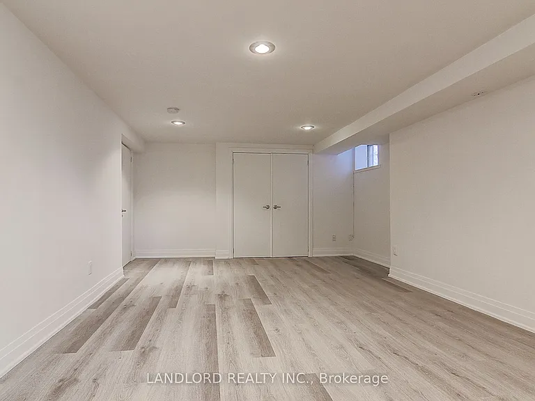 138 Fallingbrook Rd — Photo 25