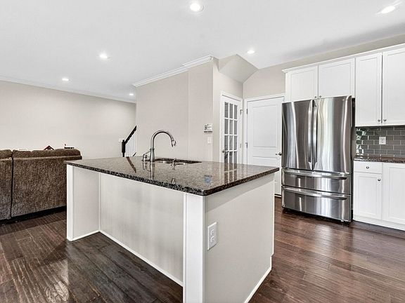 3rd image of 16 Shadetree Ln