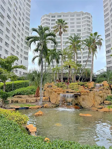 801 Brickell Bay Dr Photo 1