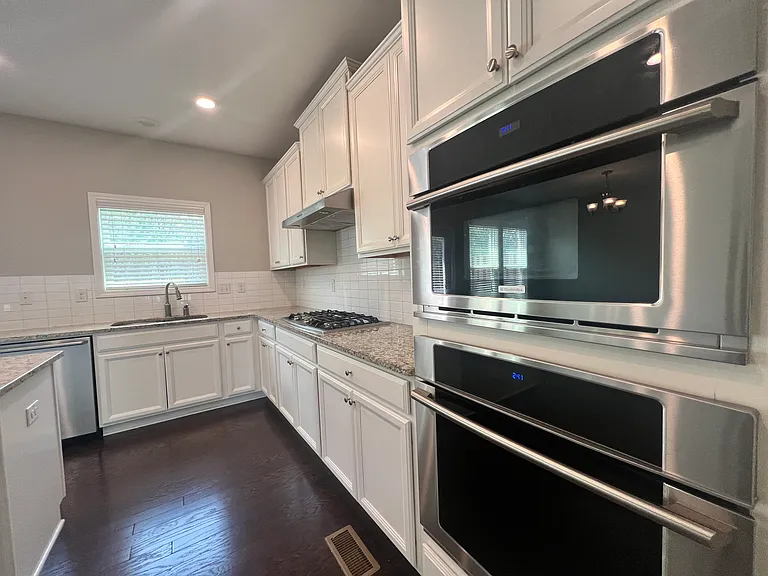 701 Sunset Park Dr — Photo 16