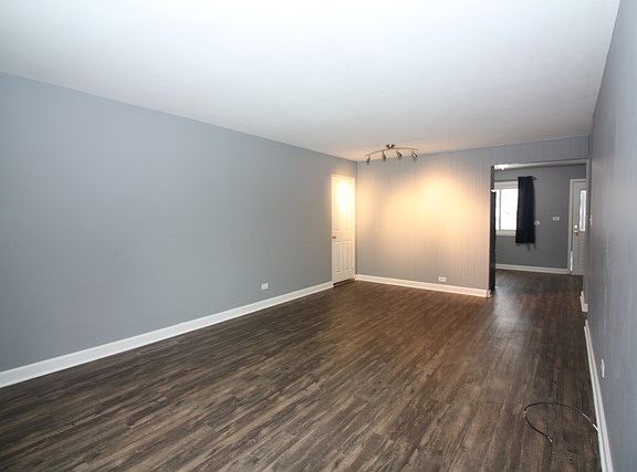 3rd image of 1272 N Linden Ave