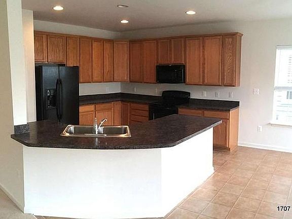 2nd image of 1707 Idlewild Blvd