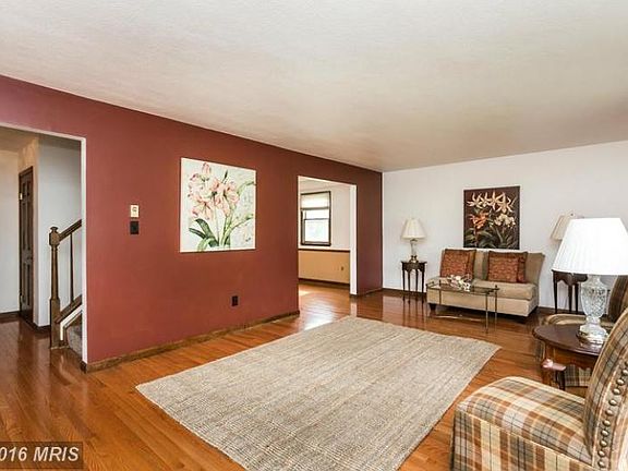4th image of 1303 Beaumont Ct