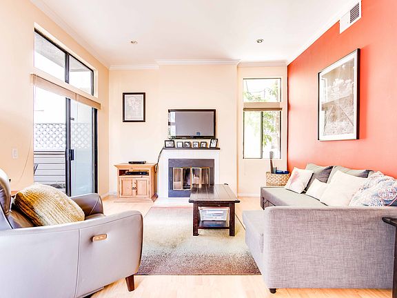 4th image of 2560 S Centinela Ave APT 15