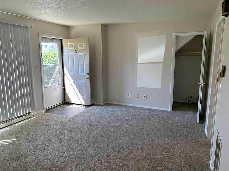 601 E Main St #6 — Photo 12
