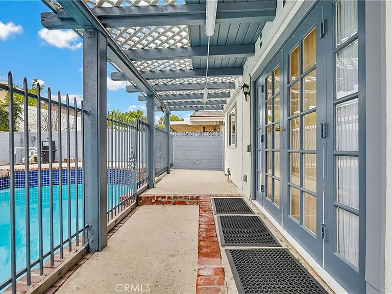18102 Hatteras St — Photo 33
