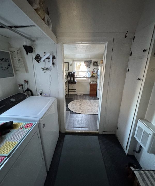 2nd image of 1405 Lakeland Dr NE