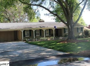 121 Rollingreen Rd, Greenville, SC 29615