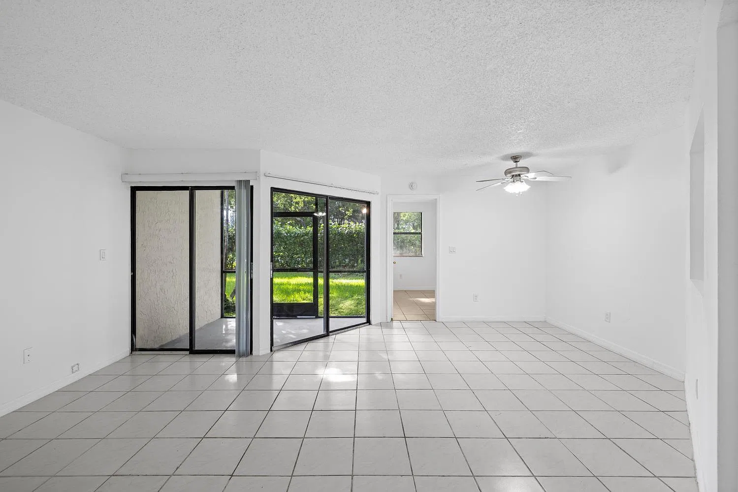 2 bed, 970 sqft, $1,900 — Photo 4