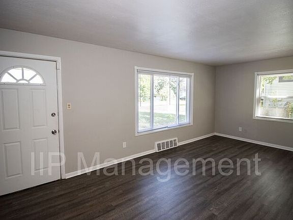 5th image of 27600 Tremaine Dr