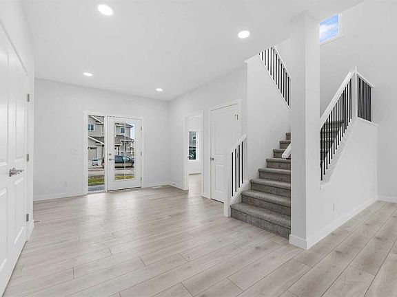3rd image of 142 N Sunstone Way