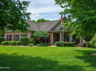 140 Big Oak Dr, Dandridge, TN 37725