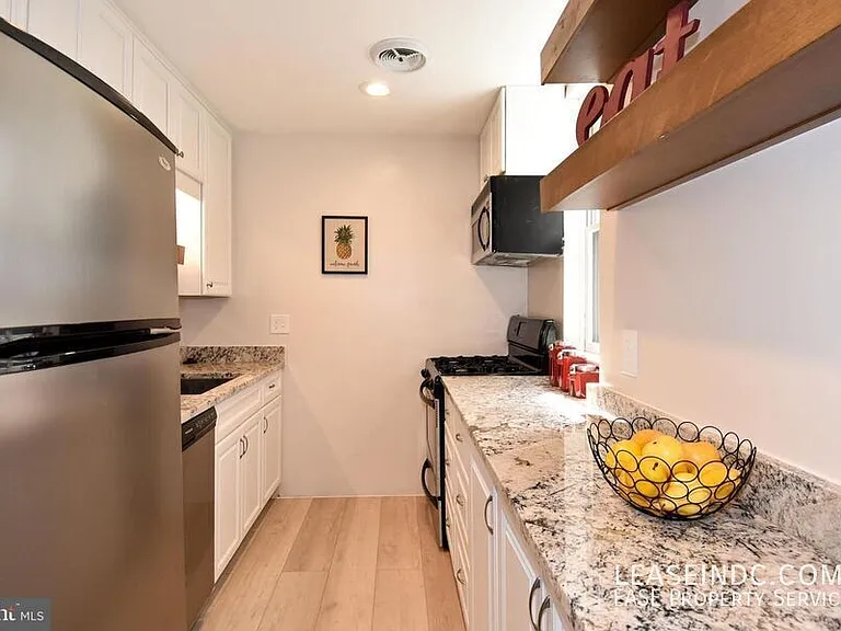 410 11th St NE #17 — Photo 11