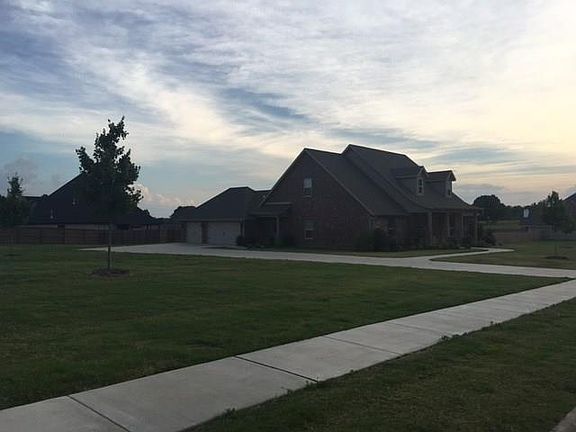 5th image of 453 Goldfinch Dr