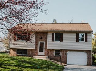 287 Bareview Dr, Leola, PA 17540