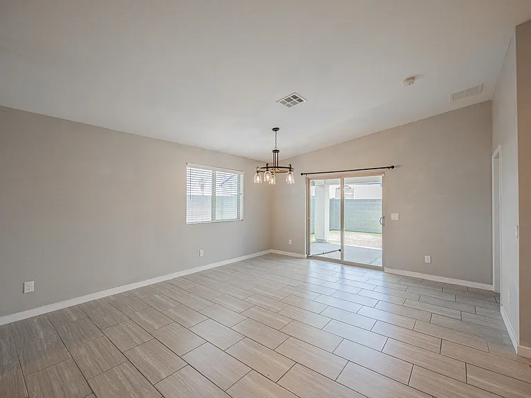 2547 E Illini St — Photo 7