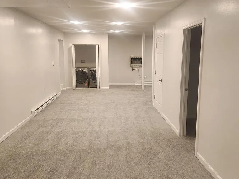101 Arbutus Ct — Photo 21
