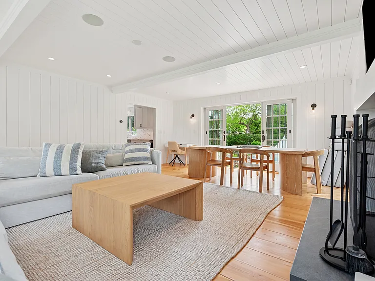 11 Sawasett Ave — Photo 6